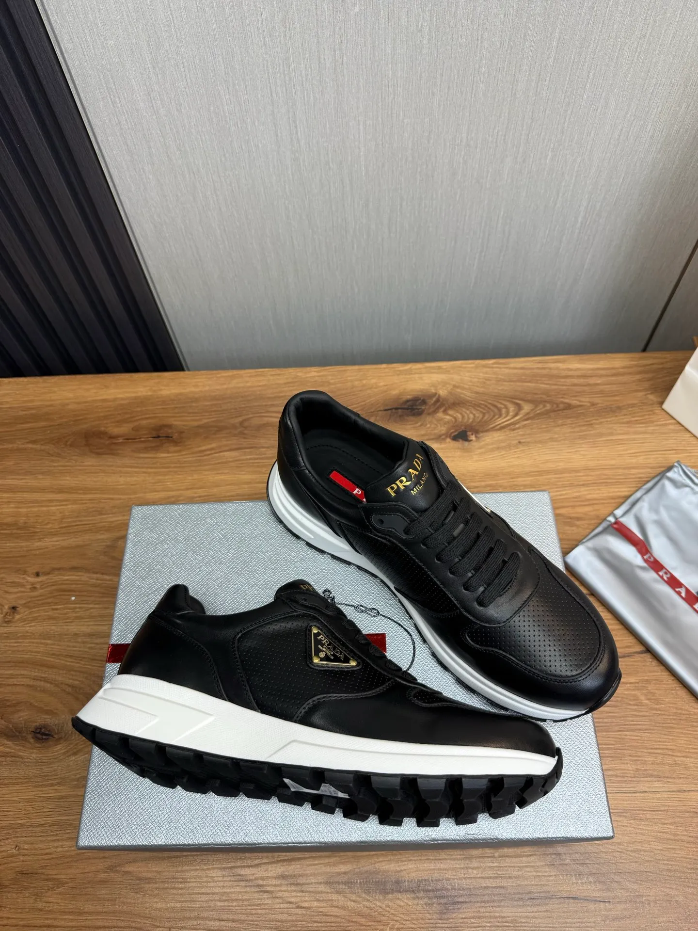 Men's shoes 💰580💰 [PRADA] Men's shoes are popular in the counter, official website is synchronized, 1 high-quality shipment ✔️Original cowhide punching + cowhide lining, 1🆚1 replica, original sole, 38-45 (45 customized, non-refundable)